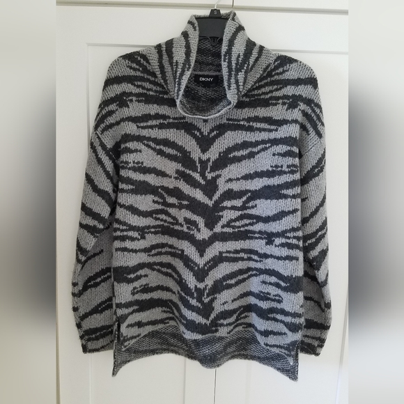 DKNY Zebra Print Turtleneck Sweater Grey /Graphite S - Picture 3 of 12